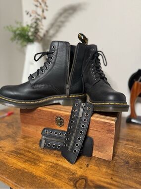 Dr. Martens Black - Worn once!